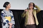 左から尾野真千子、百瀬義行。