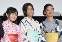 左から鈴木梨央、木村文乃、尾野真千子。