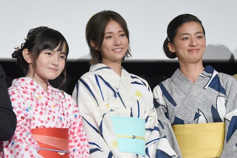 左から鈴木梨央、木村文乃、尾野真千子。