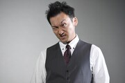 渾身の「怖い顔」を披露する波岡一喜。
