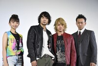 「ダブルドライブ ～狼の掟～」初日舞台挨拶の様子。左から小宮有紗、藤田玲、佐藤流司、波岡一喜。