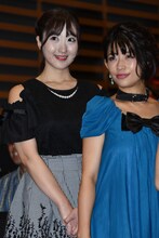 左から山根千芽、範田紗々。