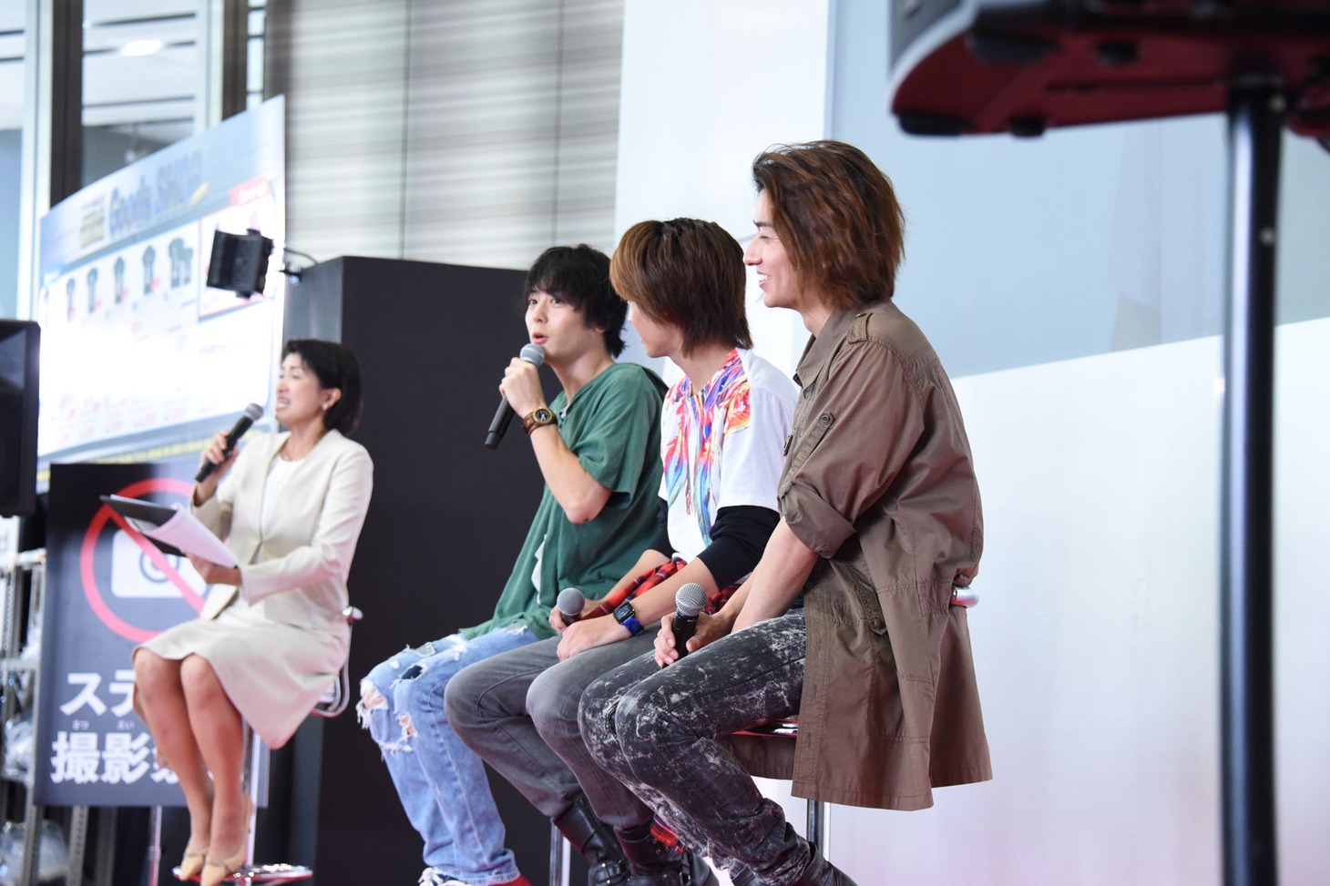 「仮面ライダージオウ × 仮面ライダービルド バトンタッチ！平成仮面ライダー20作品記念フェスティバル」トークショーの様子。