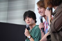 犬飼貴丈（奥）