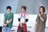 左から犬飼貴丈、赤楚衛二、武田航平。