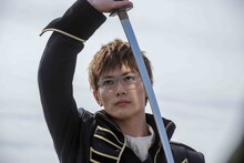 「銀魂2 掟は破るためにこそある」より、三浦春馬演じる伊東鴨太郎。