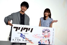 「フリクリ プログレ」完成披露上映会の様子。左から福山潤、水瀬いのり。