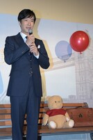 左から堺雅人、プー。