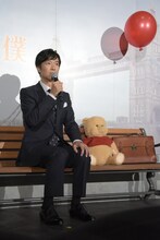 左から堺雅人、プー。