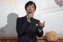 油粘土について力説する堺雅人。