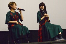 左からモモコグミカンパニー、アイナ・ジ・エンド。