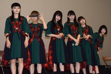 「BiSH to the THEATER 2」にて、左からリンリン、モモコグミカンパニー、アイナ・ジ・エンド、ハシヤスメ・アツコ、アユニ・D、セントチヒロ・チッチ。
