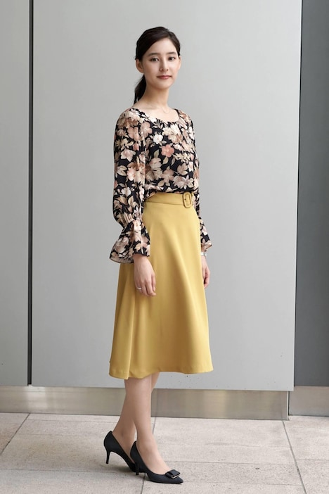 新木優子演じる聖澤真琴。