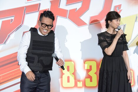 左から宮川大輔、内田有紀。