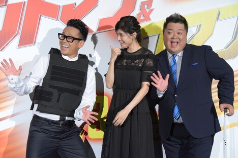 左から宮川大輔、内田有紀、小杉竜一。