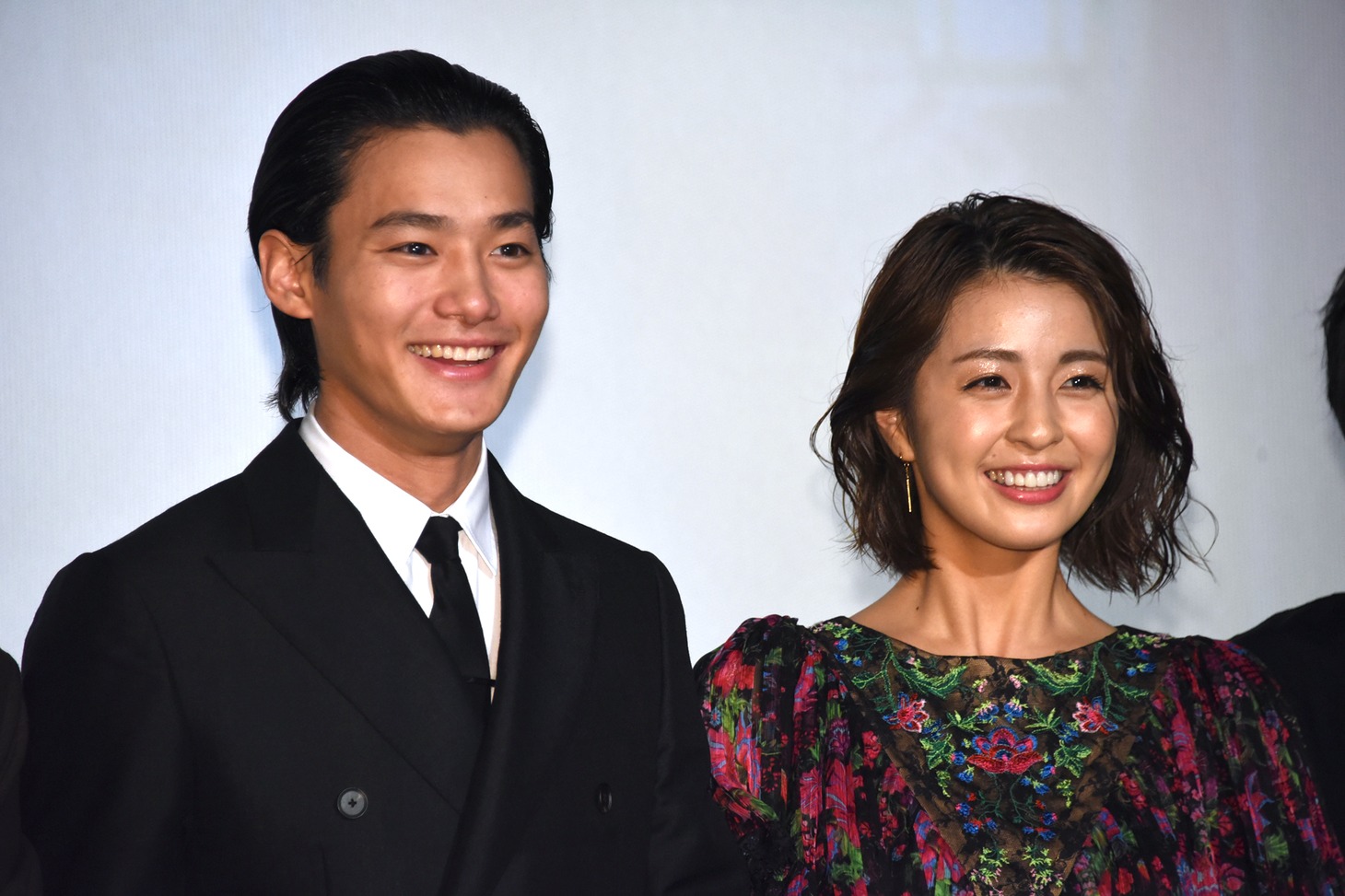 左から野村周平、柳ゆり菜。