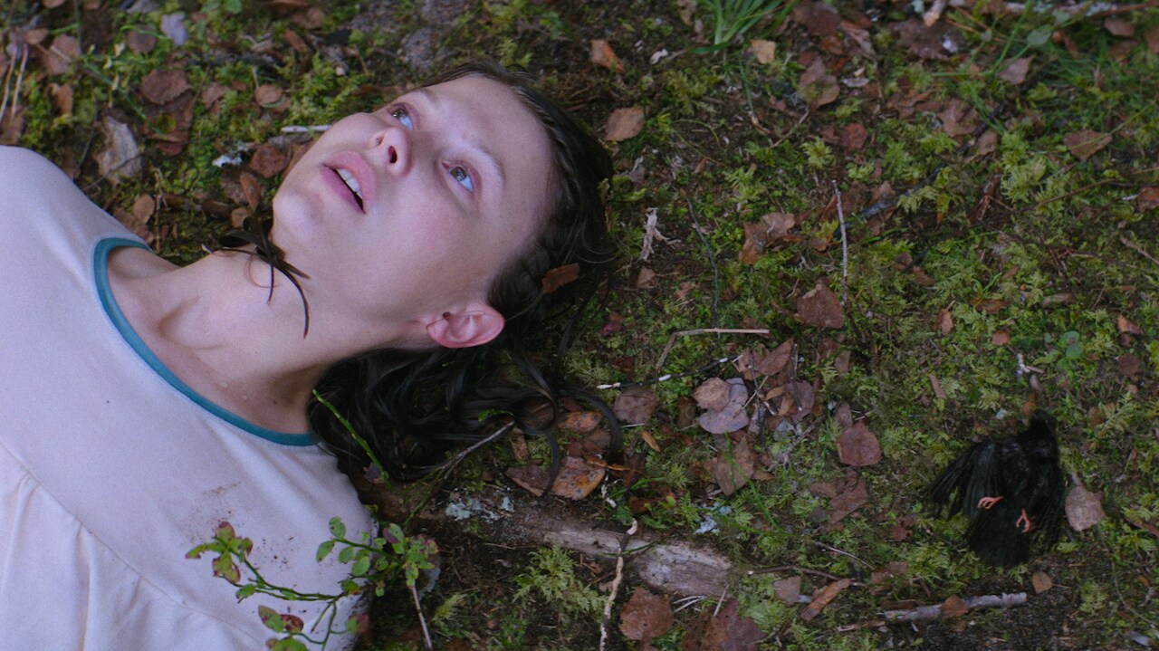 恋をした少女に何が起きたのか？北欧発のホラー「テルマ」新写真5点