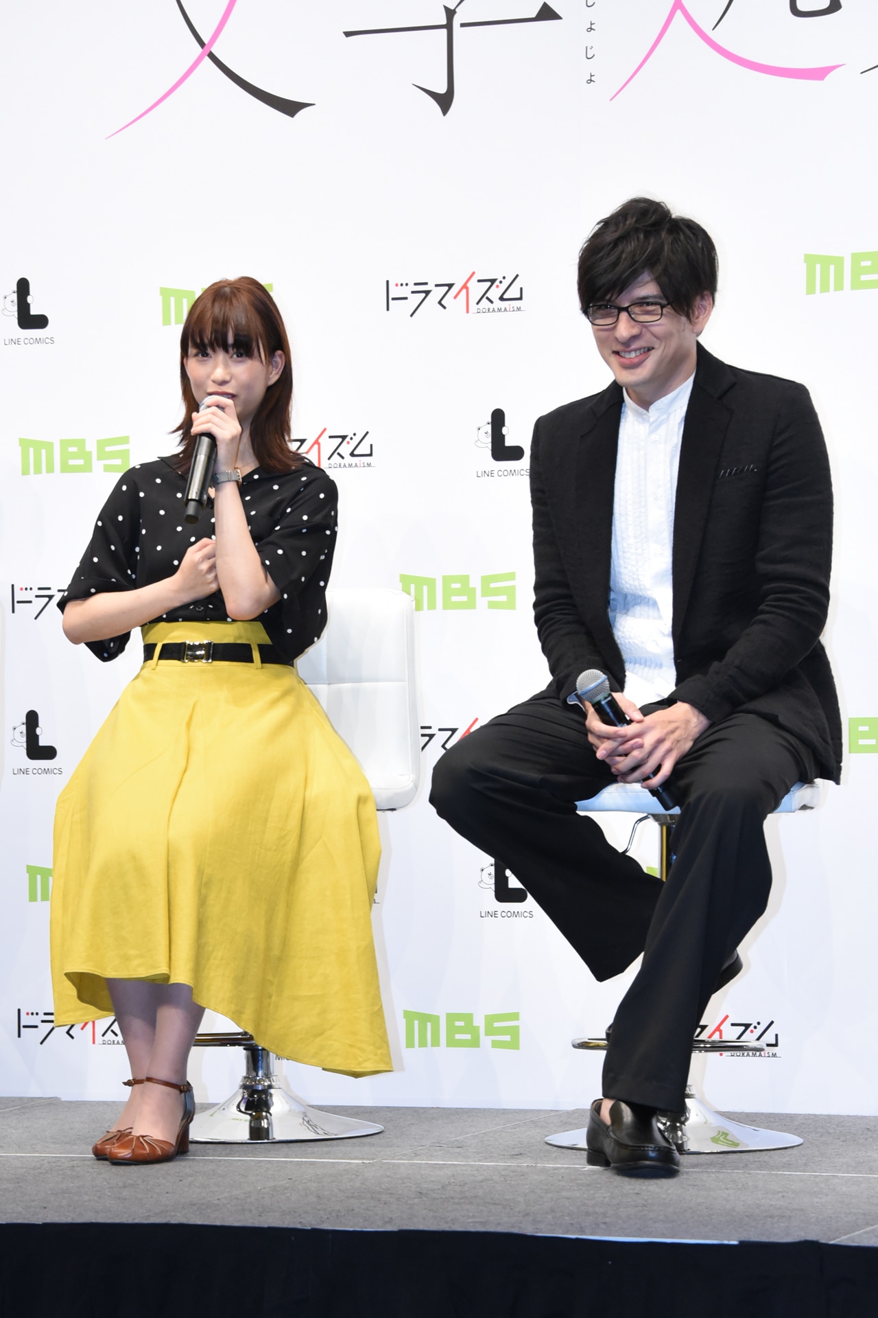 左から森川葵、城田優。