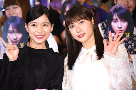 左から芳根京子、土屋太鳳。