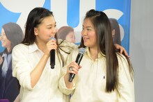 左から野田美桜、富田望生。