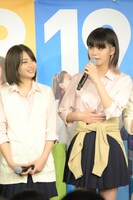 左から広瀬すず、池田エライザ。