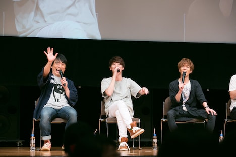 左から関智一、木村良平、小野賢章。