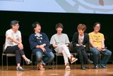 左からアベ ユーイチ、関智一、木村良平、小野賢章、むとうやすゆき。