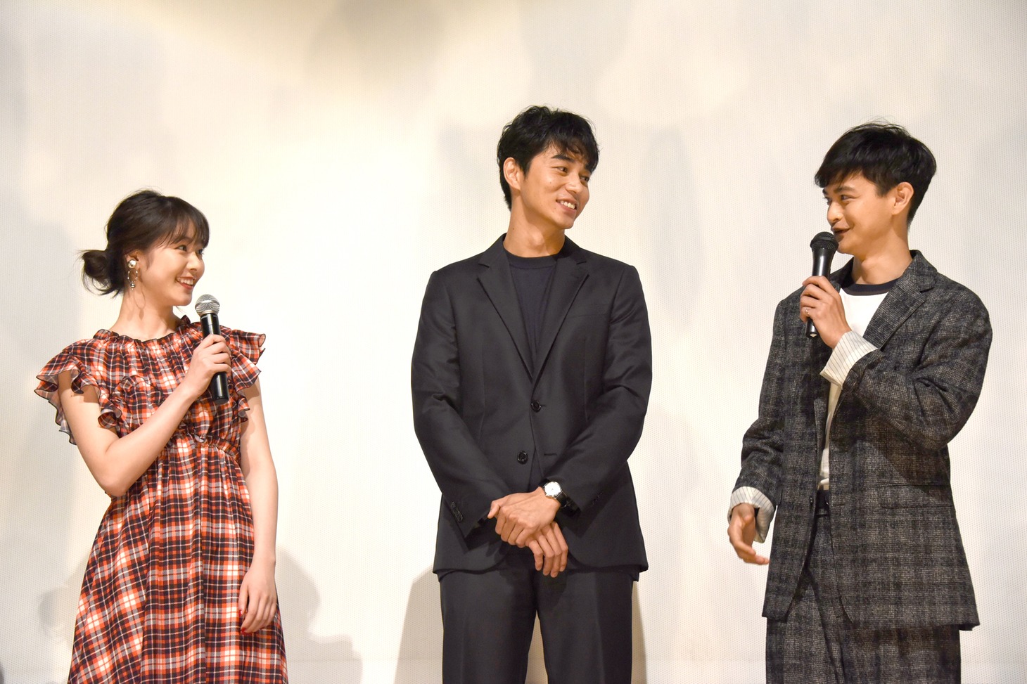 「寝ても覚めても」初日舞台挨拶の様子。