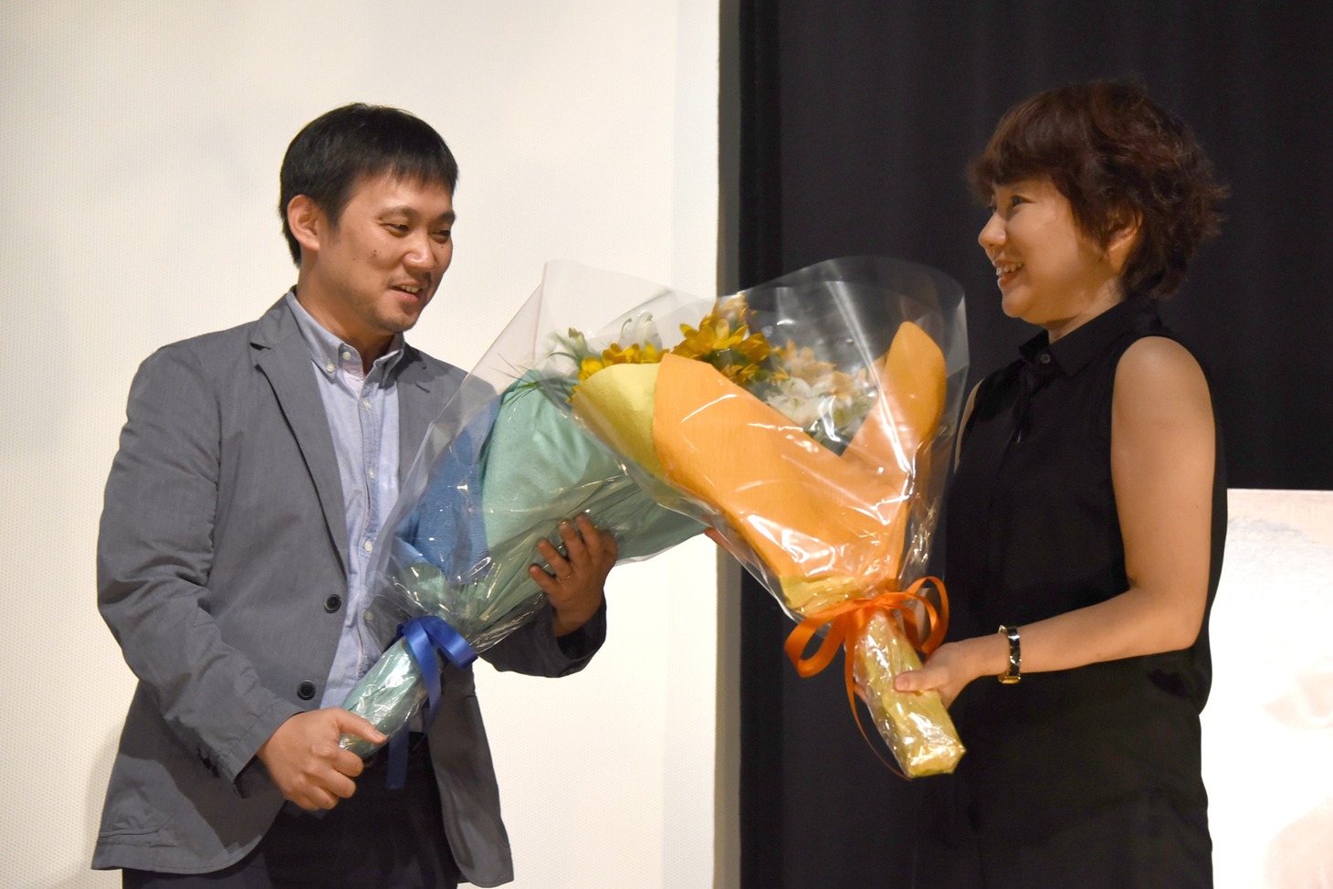 左から濱口竜介、柴崎友香。