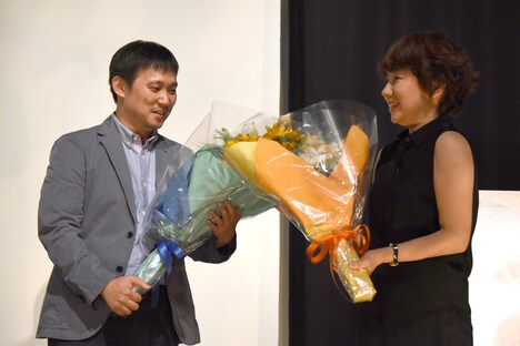 左から濱口竜介、柴崎友香。