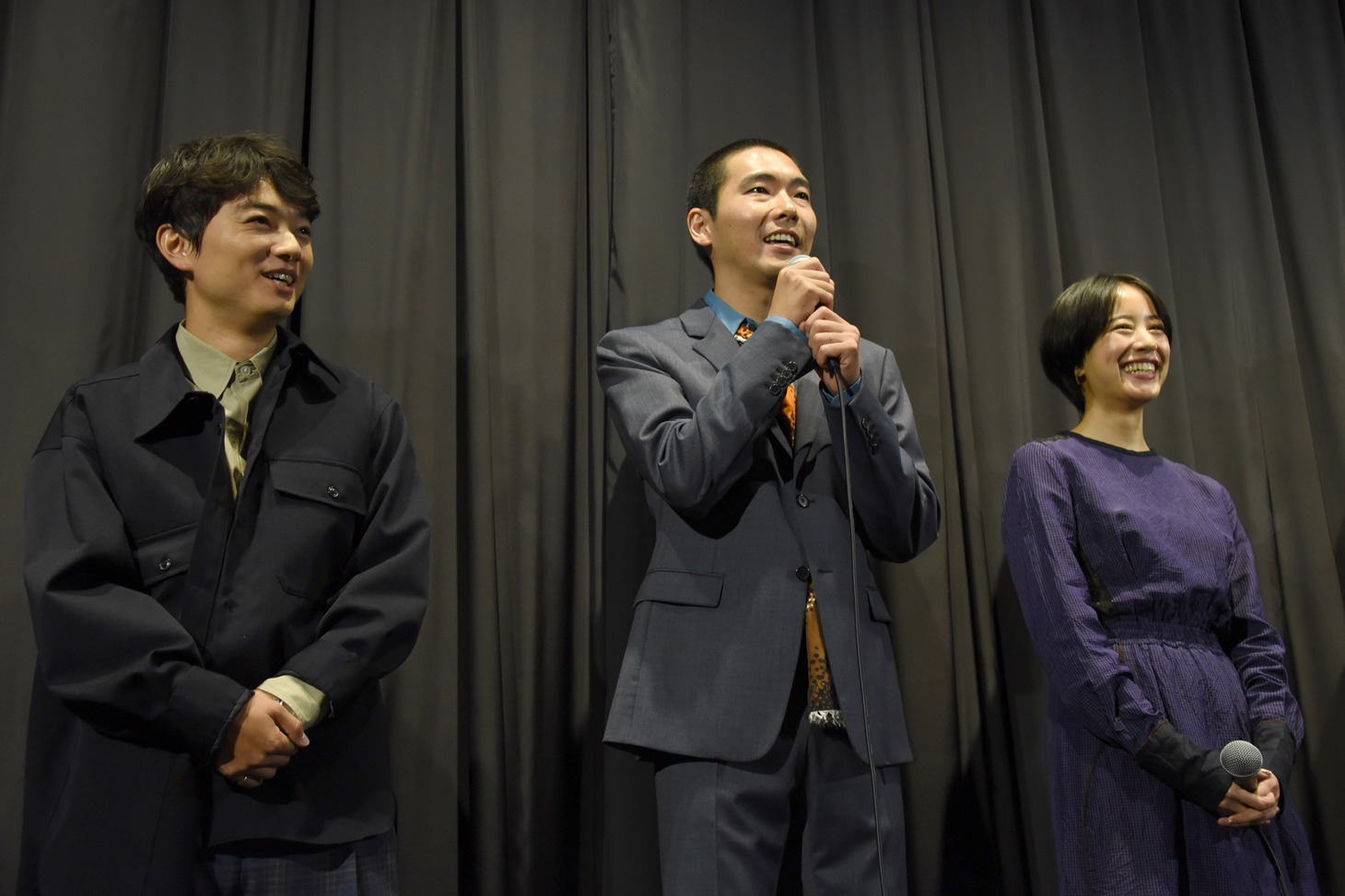 「きみの鳥はうたえる」初日舞台挨拶の様子。