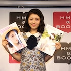 浜辺美波がサプライズケーキに感激、「たくさんの方に届け!カレンダー!」