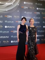 左から桜庭ななみ、リー・シュアン。