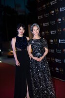 左から桜庭ななみ、リー・シュアン。