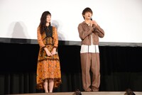 左から中条あやみ、佐野勇斗。