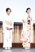 左から鶴田真由、黒木華。