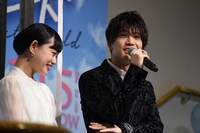 左から杉咲花、岩田剛典。