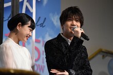 左から杉咲花、岩田剛典。