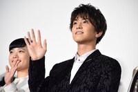 岩田剛典（右）