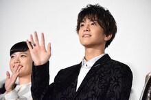 岩田剛典（右）