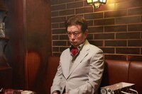 「忘却のサチコ」より、大和田伸也演じる有村忠雄。