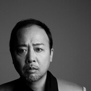マキタスポーツがベッド・インのカバーアルバムで「目を閉じておいでよ」歌う