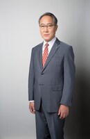 佐野史郎演じる水谷逸郎。