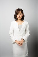 市川由衣演じる小松美那子。