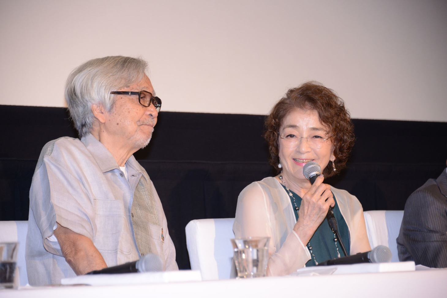 左から山田洋次、倍賞千恵子。