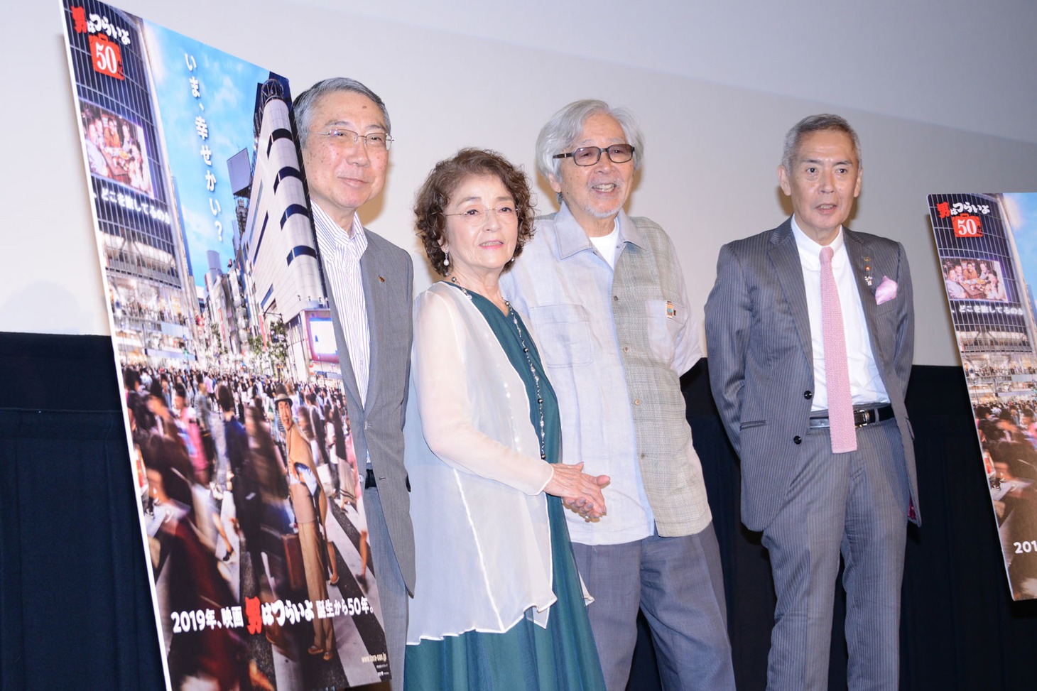 「男はつらいよ」50周年プロジェクト発表会にて、左から深澤宏、倍賞千恵子、山田洋次、大角正。