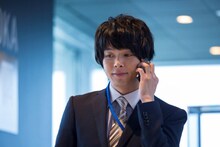 「オズランド 笑顔の魔法おしえます。」より、中村倫也演じるトシくん。