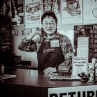 町山智浩がビデオ屋店長に扮し激レア映画を解説「VIDEO SHOP UFO」シーズン2