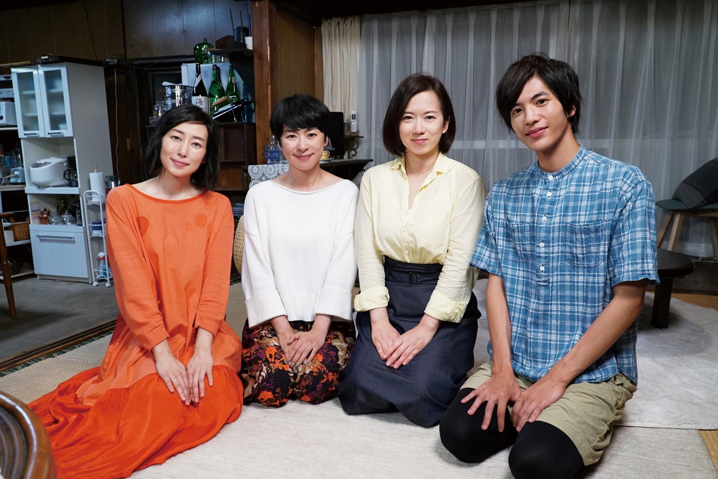 「それでも恋する」のキャスト。左から木村多江、西田尚美、和久井映見、志尊淳。