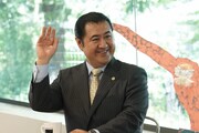 小手伸也演じる蟹江貢。